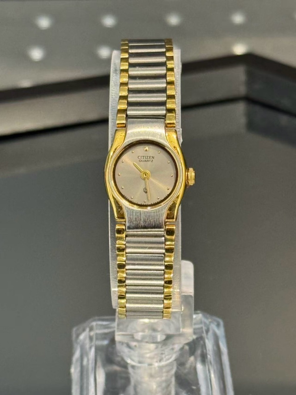 Vintage Citizen Ladies Watch Two Tone Gold Silver Petite 15mm Runs New Battery